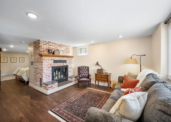Country Cottage Basement Apartment